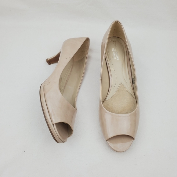 FIRM PRICE🔥Naturalizer Hanning tan/cream peep toe pumps - Picture 1 of 11